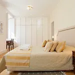 Chiado 4-bedroom Flat *