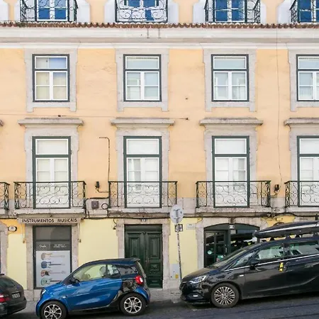 Chiado 4-bedroom Flat *