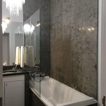 Chiado 4-bedroom Flat *