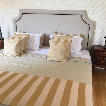 Chiado 4-bedroom Flat Apartment *