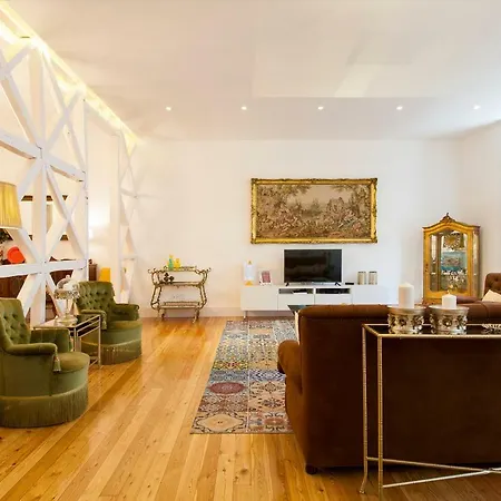 Chiado 4-bedroom Flat * Lisbon