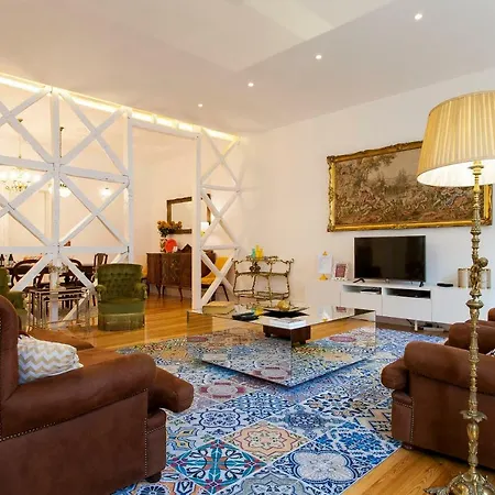 Chiado 4-bedroom Flat * Lisbon