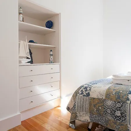 Chiado 4-bedroom Flat Daire Lisboa