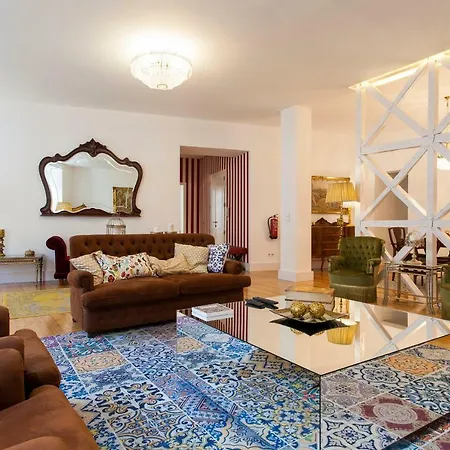 Chiado 4-bedroom Flat