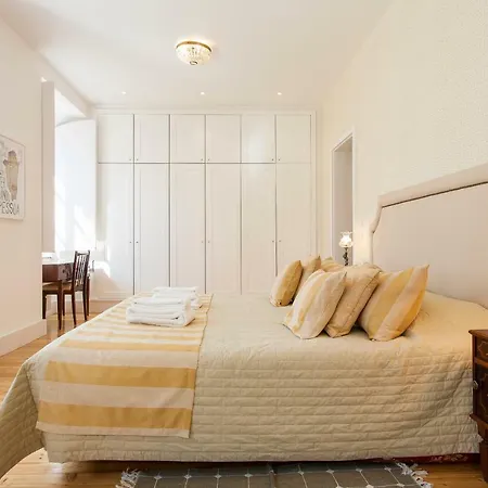 Chiado 4-bedroom Flat *