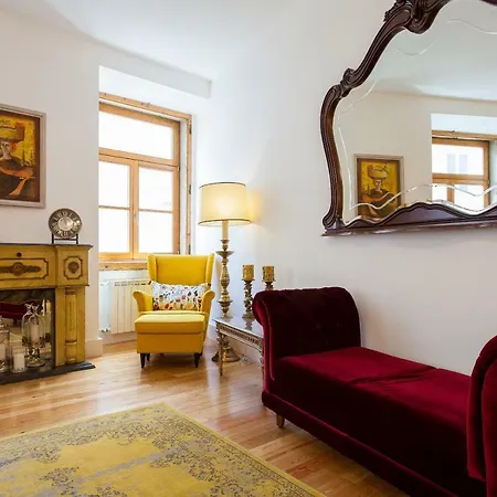 Chiado 4-bedroom Flat Apartment *