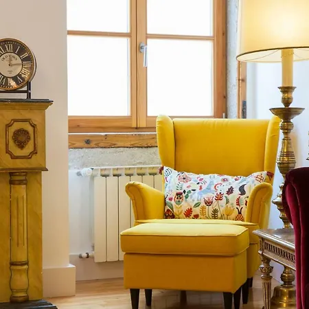 Chiado 4-bedroom Flat Apartment *