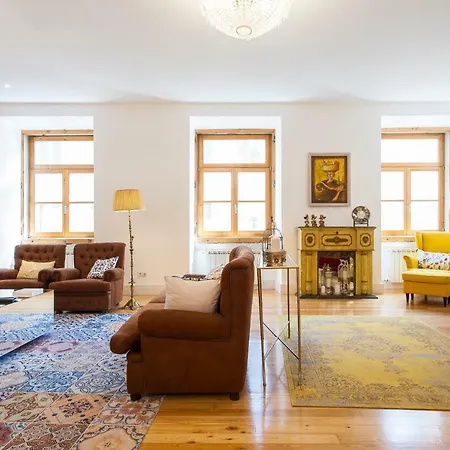 Chiado 4-bedroom Flat *