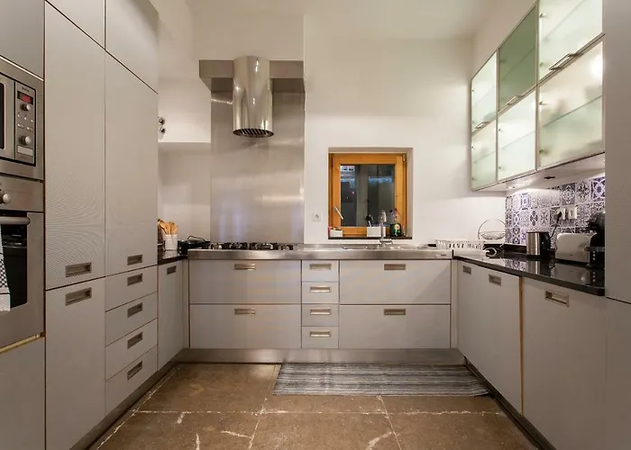 Chiado 4-bedroom Flat Apartman *