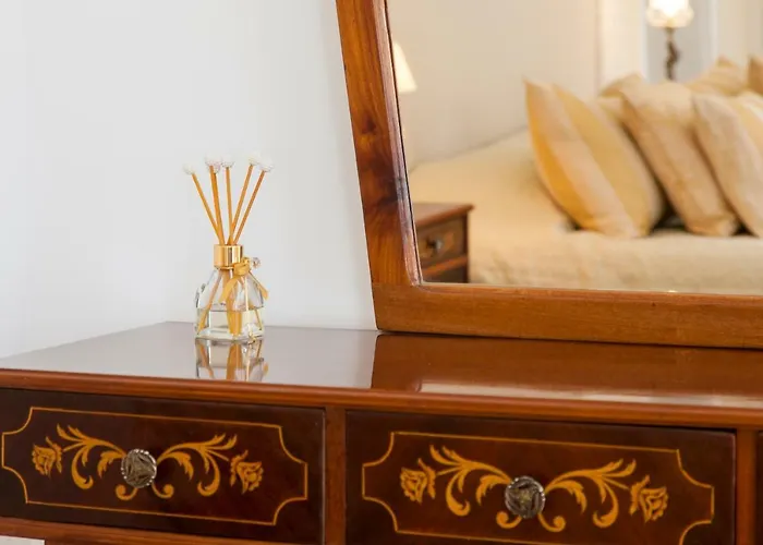 Chiado 4-bedroom Flat *