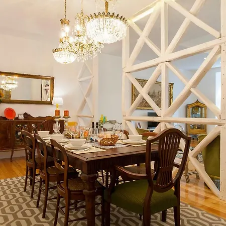 Lägenhet Chiado 4-bedroom Flat Lisboa