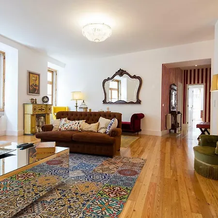 شقة Chiado 4-bedroom Flat