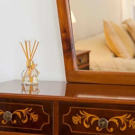 Chiado 4-bedroom Flat *